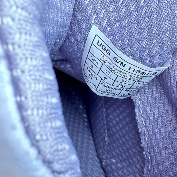 NWOB UGG®Highland High Top Heritage Hiking Boot. MSRP $120 - Picture 16 of 16